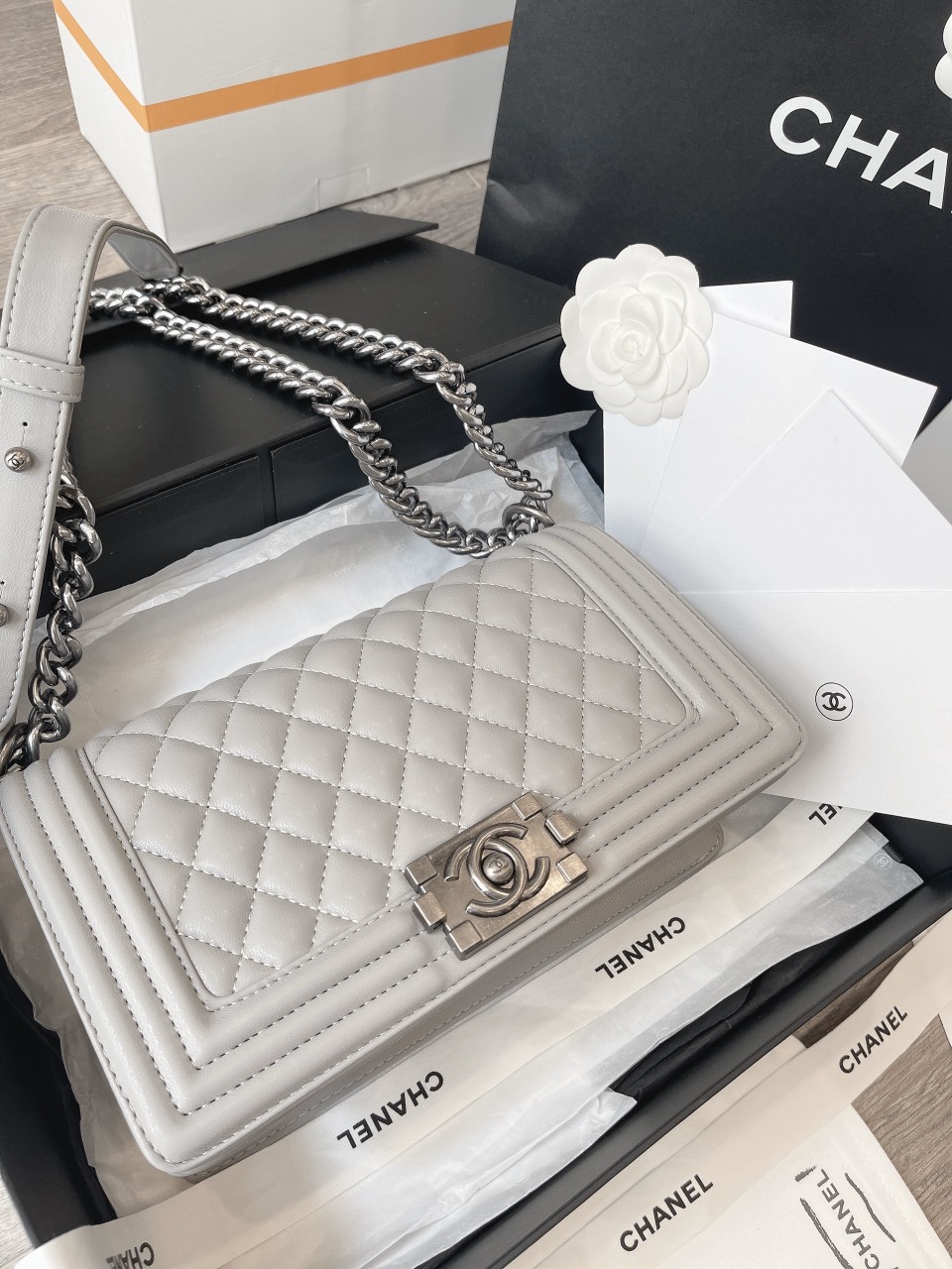 Chiếc túi Chanel Leboy đã ra đời và được thiết kế như thế nào  Vy Luxury